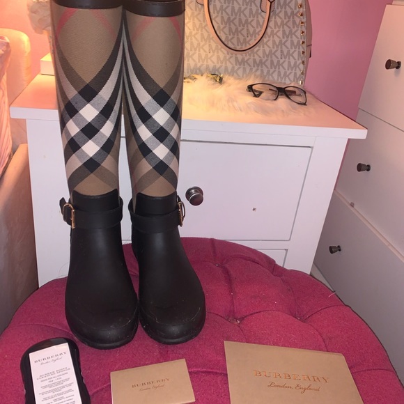 Burberry Shoes - SOLD